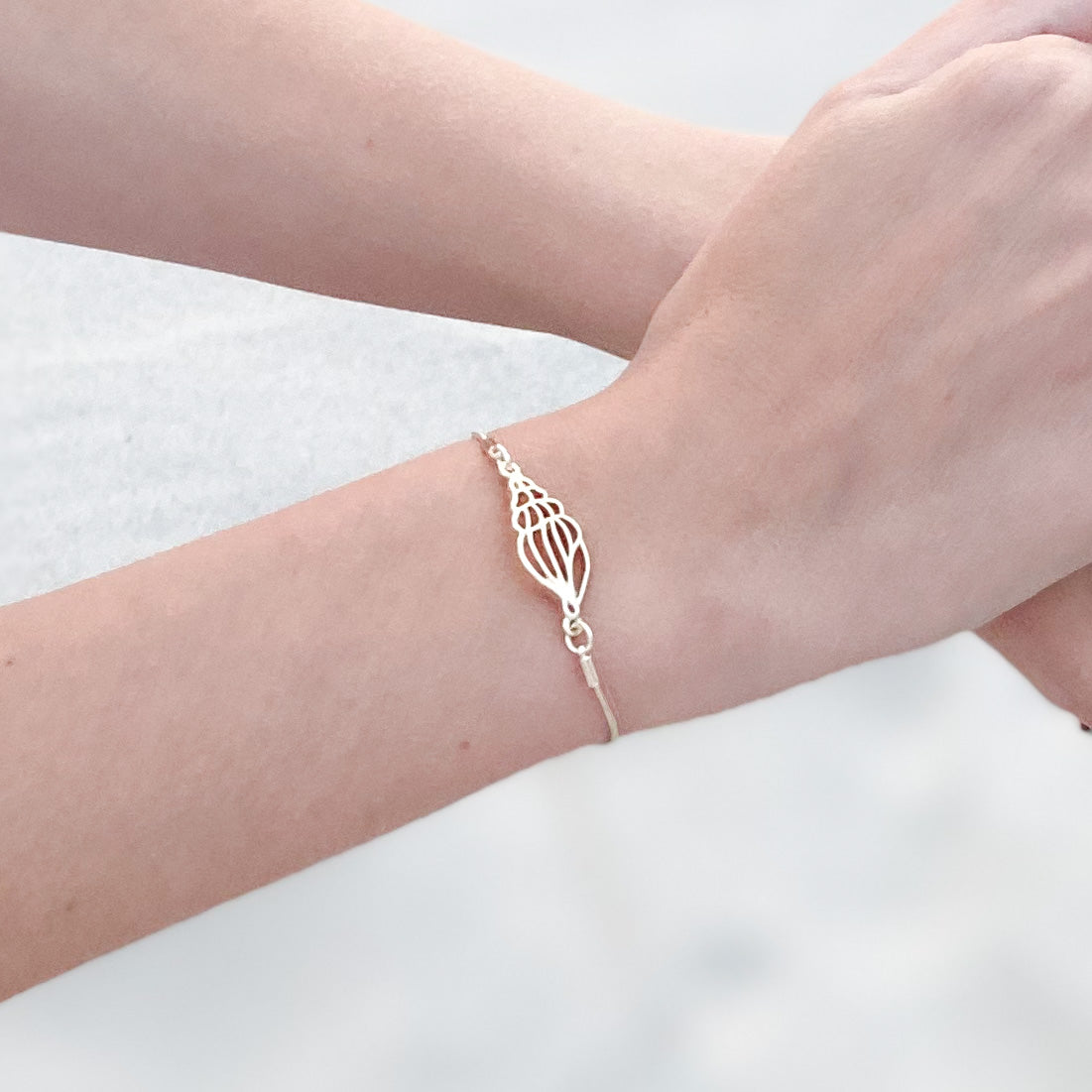 marco island collection single tulip shell adjustable bracelet