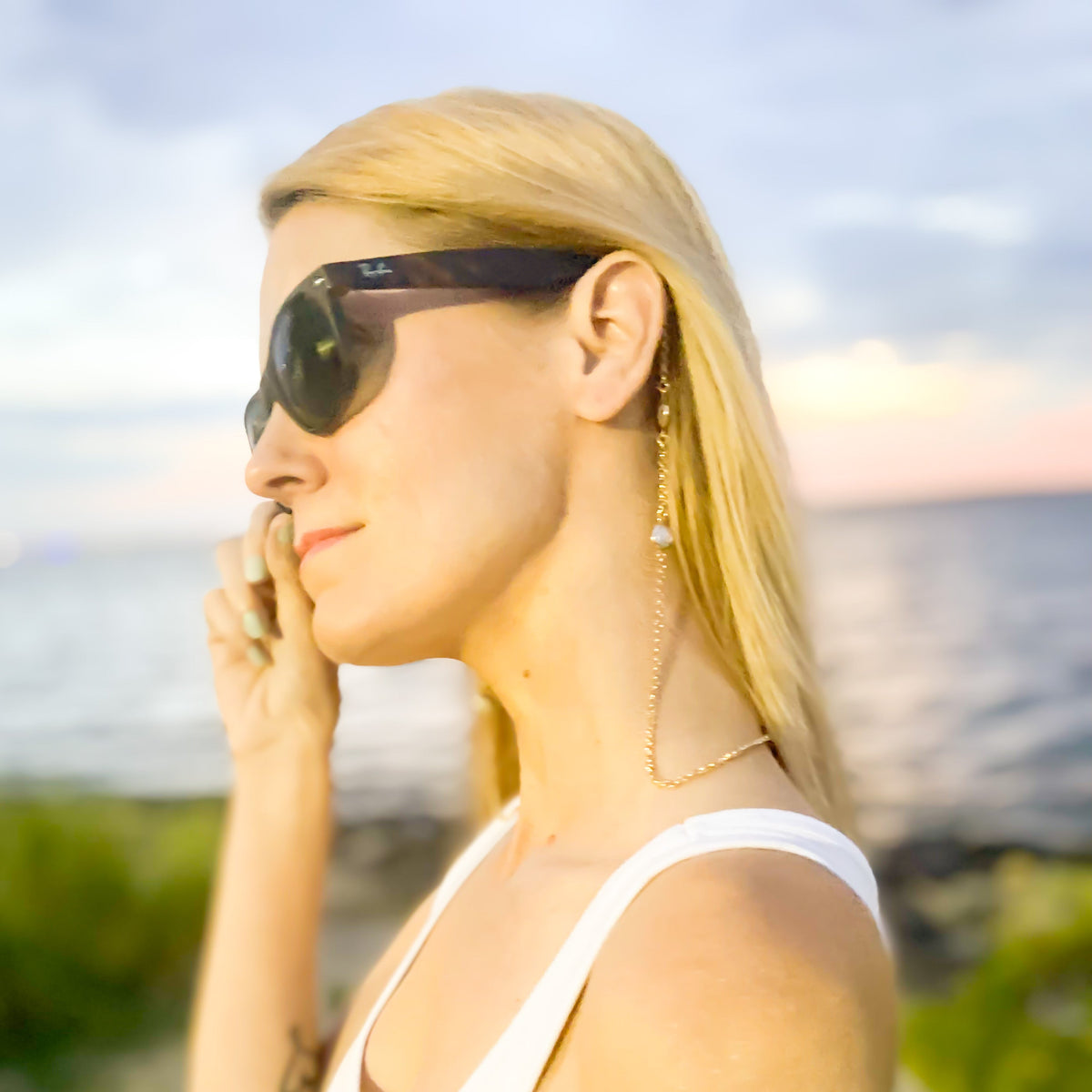 model wearing sunglasses with naples coin pearl sunglass / mask chain