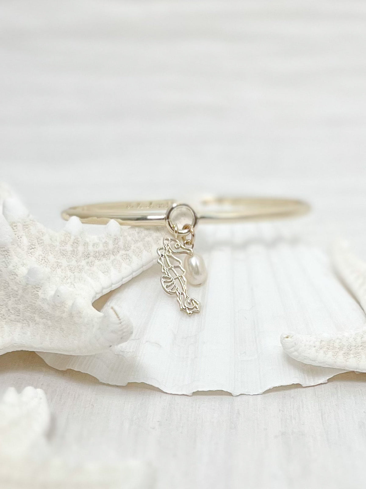 mattapoisett seahorse bangle gold