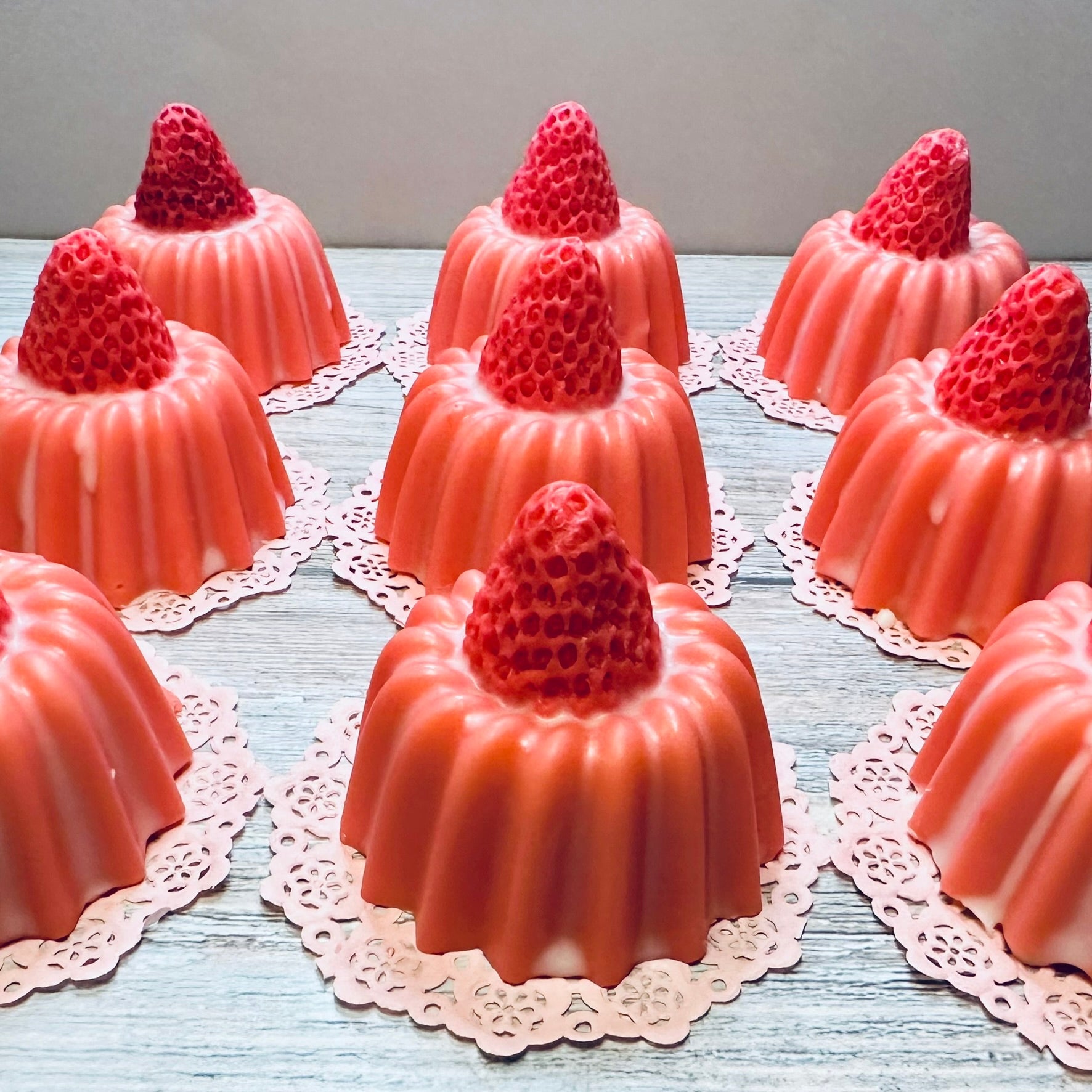 strawberry-marshmallow-mini-cake-wax-melts-strawberry-sweet-fragrance-the-kine-collective