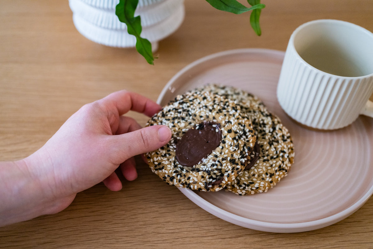 Tahini sesame cookie with dark chocolate