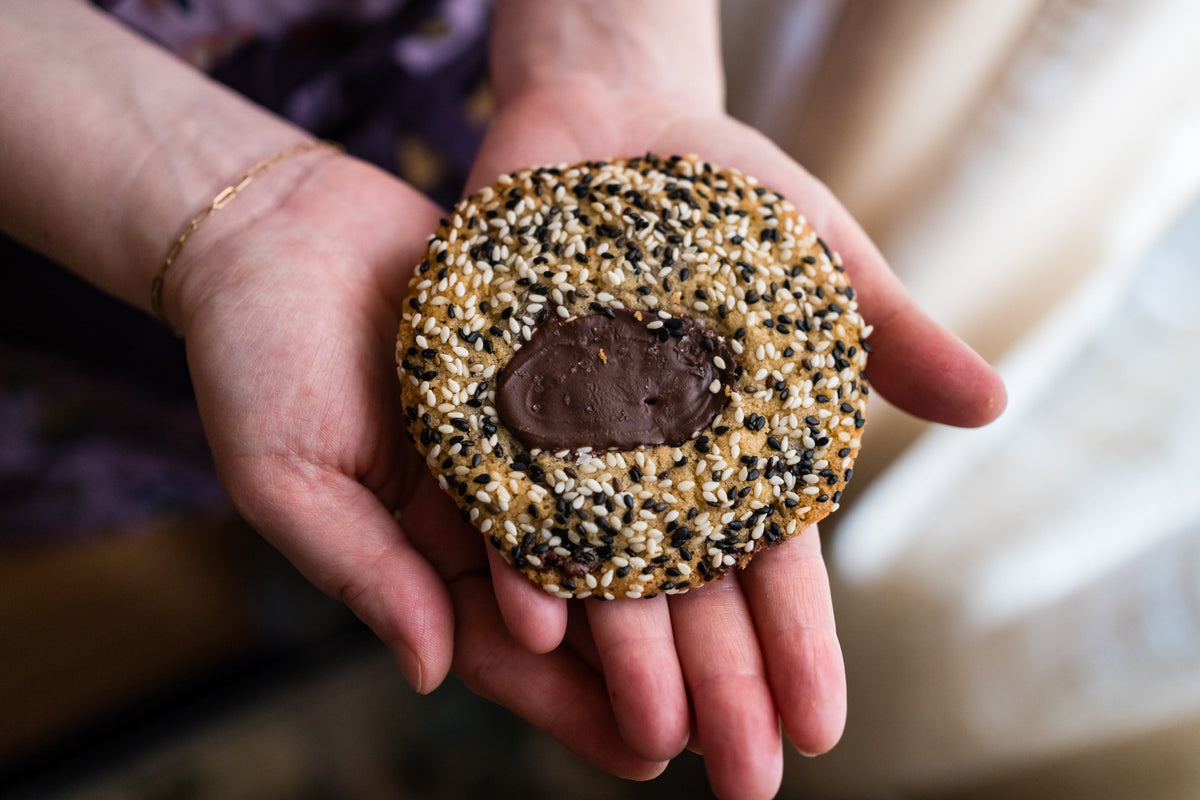 Tahini sesame cookie with dark chocolate