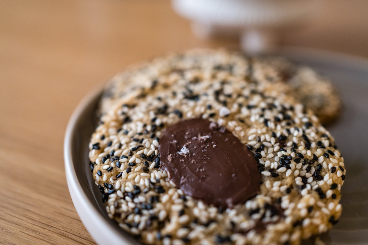 Tahini sesame cookie with dark chocolate