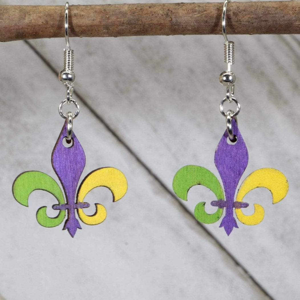 Hand-painted wooden Mardi Gras fleur-de-lis dangle earrings with festive New Orleans design and hypoallergenic sterling silver hooks, lightweight fleur-de-lis statement jewelry earrings for carnival season and Louisiana style
