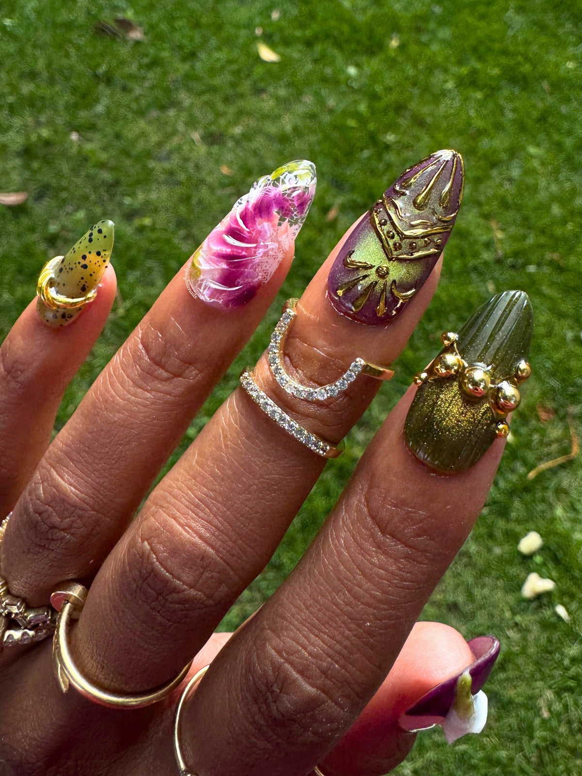 Venus Envy – Plum and Olive Green Cat-Eye and Chrome Botanical Press-on Nails