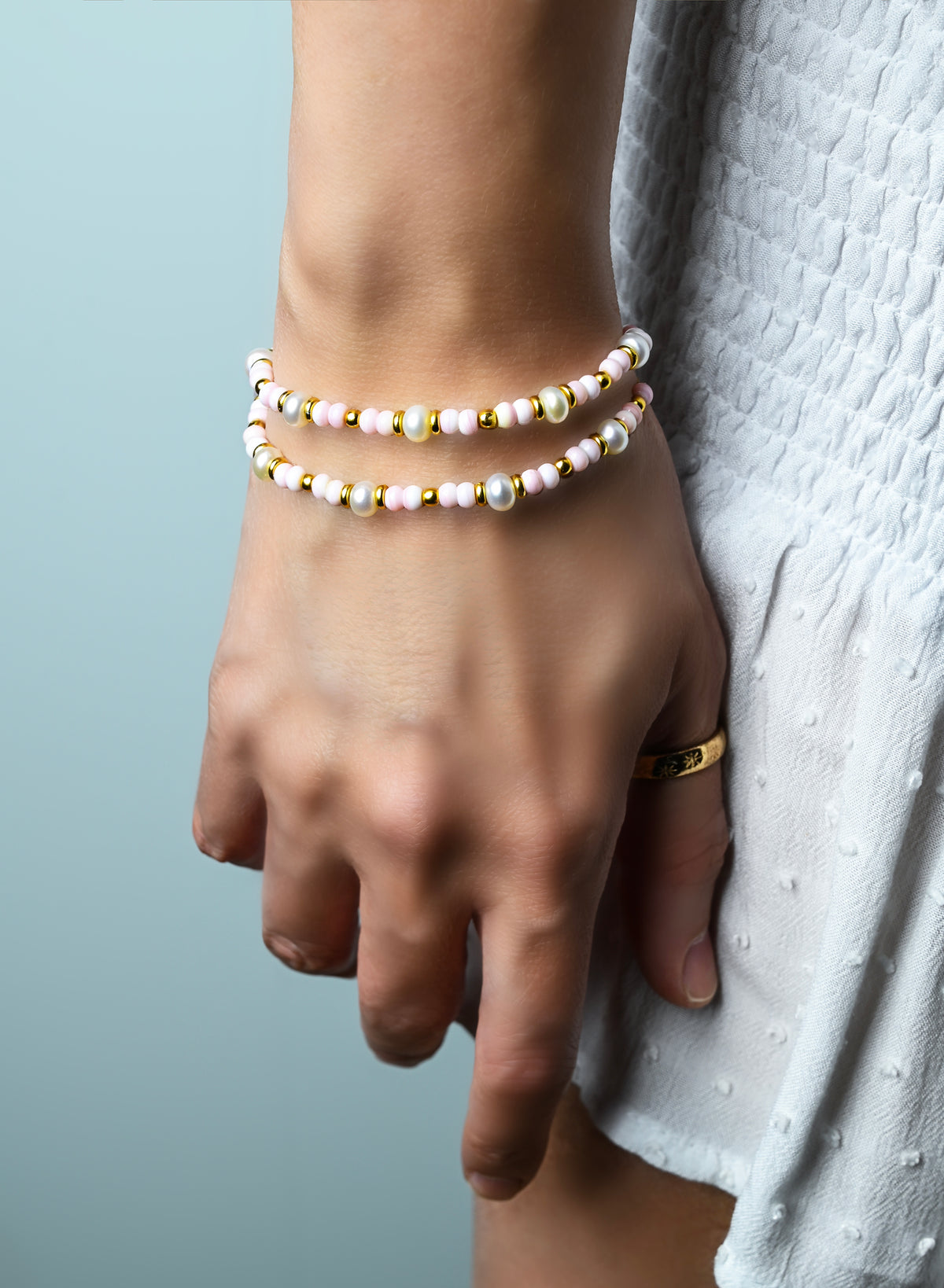 Pink Queen Conch Shell Stretch Bracelet, Freshwater Pearl & Gold Heishi, Adjustable Boho Jewelry