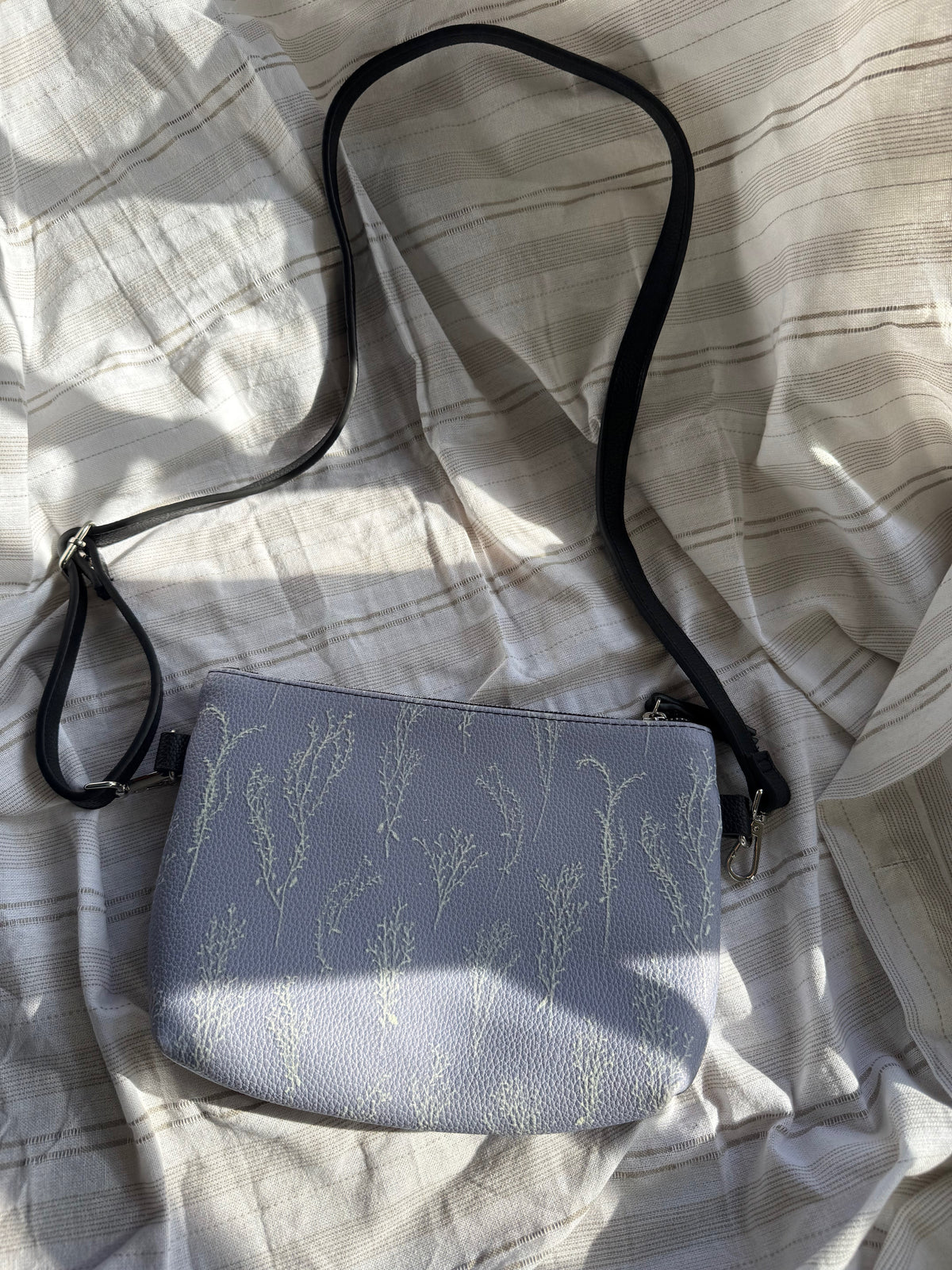 crossbody purse in stems in vegan leather