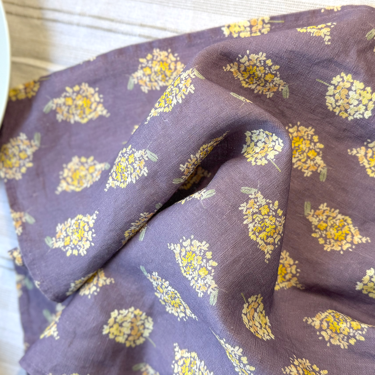 golden hydrangea clusters linen napkins