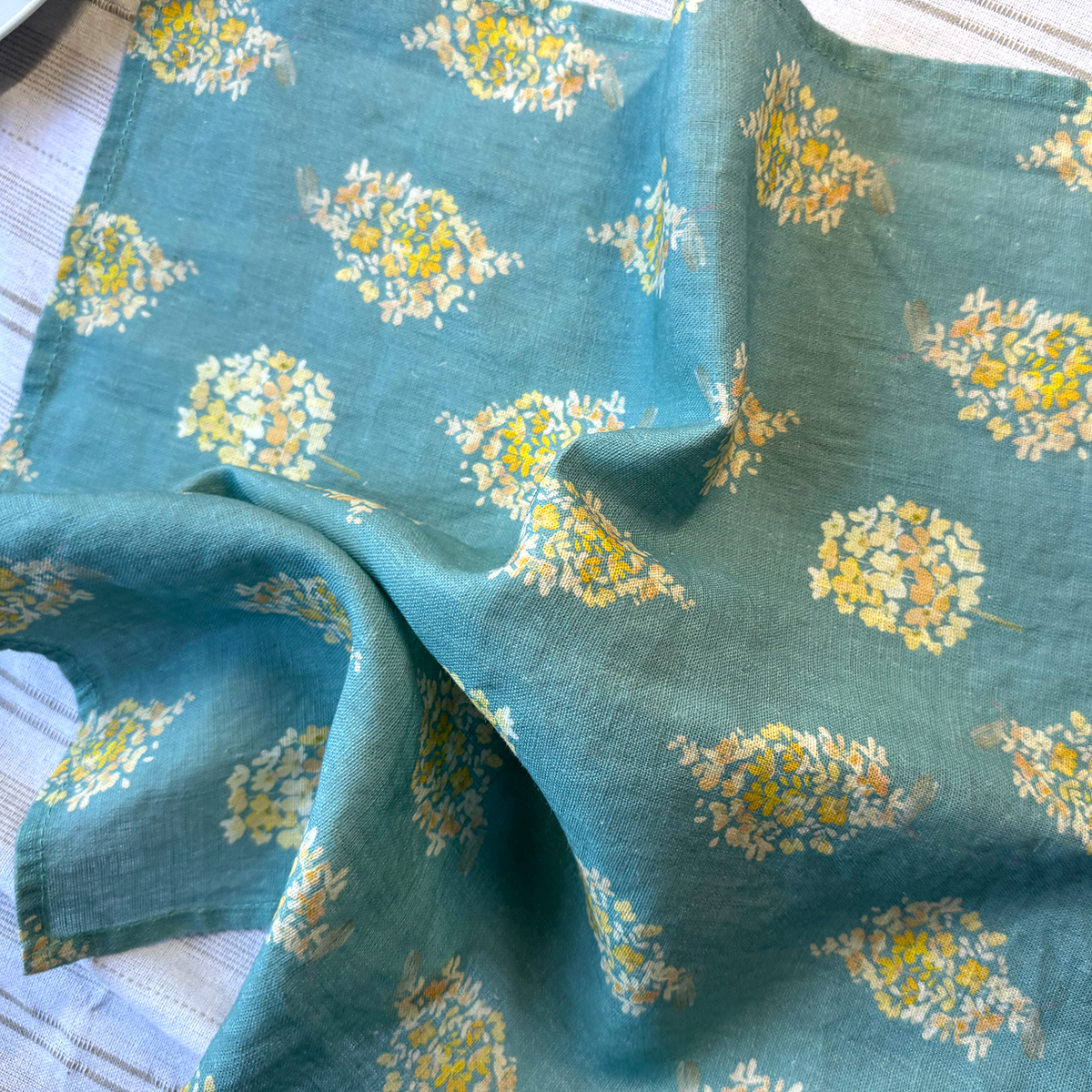 golden hydrangea clusters linen napkins