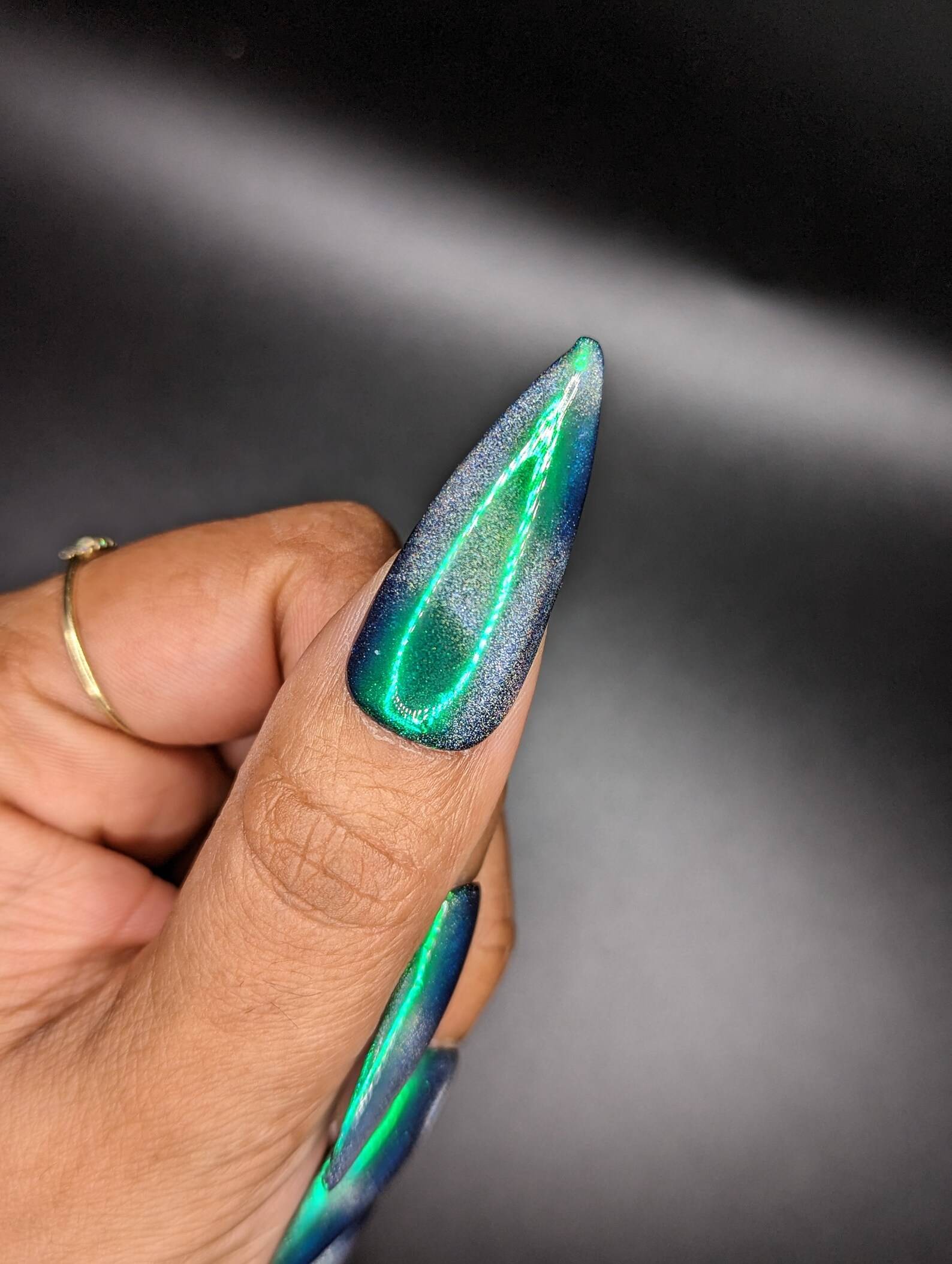 Green Goblin - Blue-Green Chrome Holographic Cat-Eye Press-On Nail Extensions 10pcs