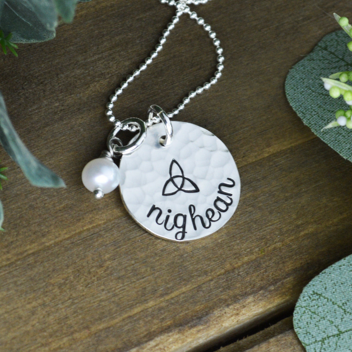 Nighean Necklace with Freshwater Pearl