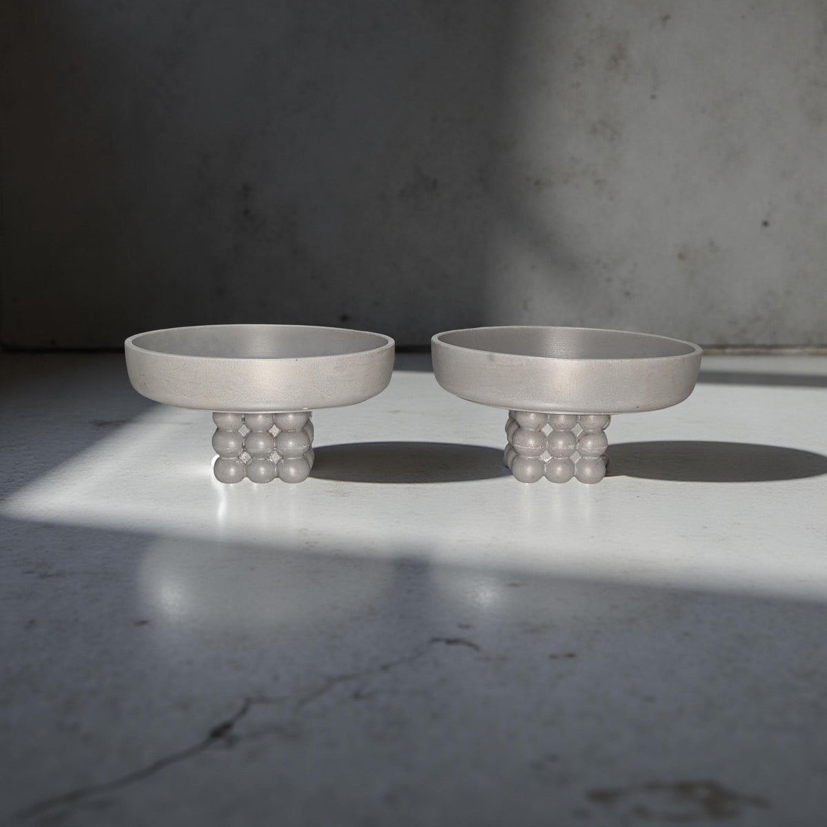 Modern Concrete Pedestal Bowl: Sculptural Orb Base, Minimalist Centerpiece