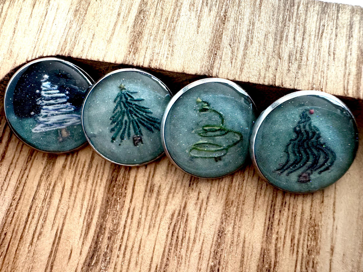 Medium Round Buttons - Green Squiggle Christmas Trees - 16mm