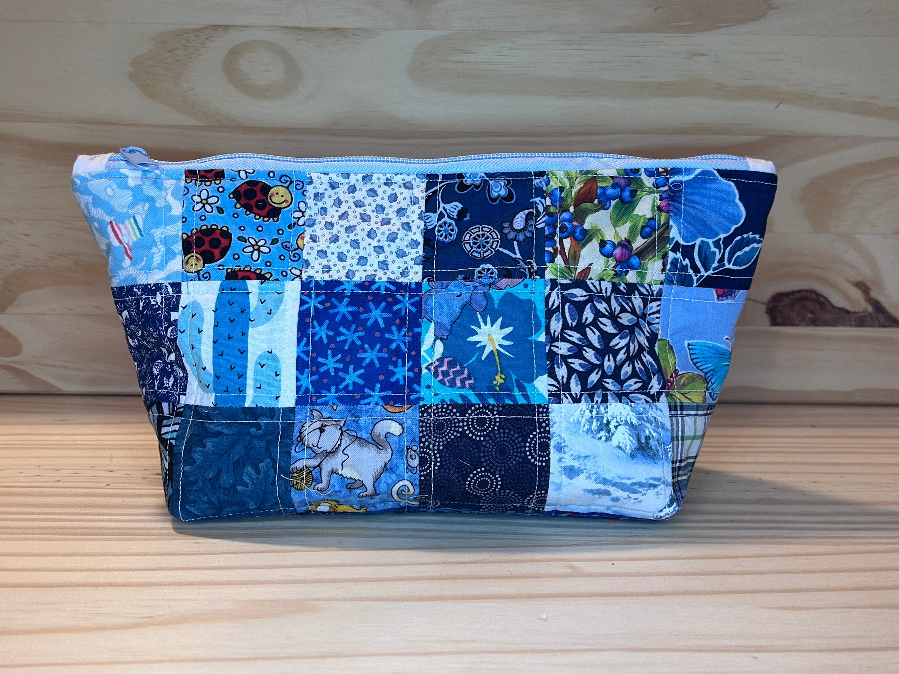 Scrappy patchwork zippered back - large blue