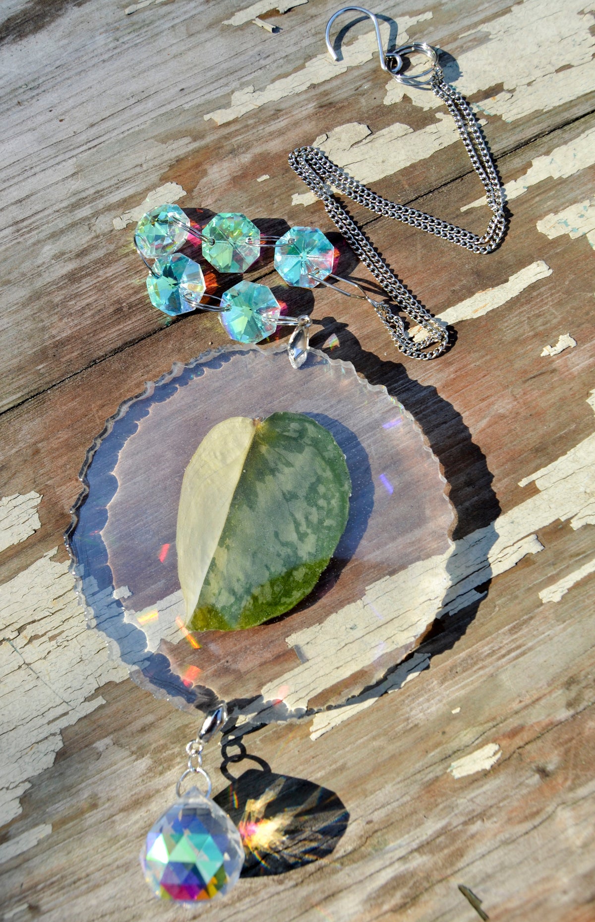 Leaf Suncatcher - Holo S. Blue Albo