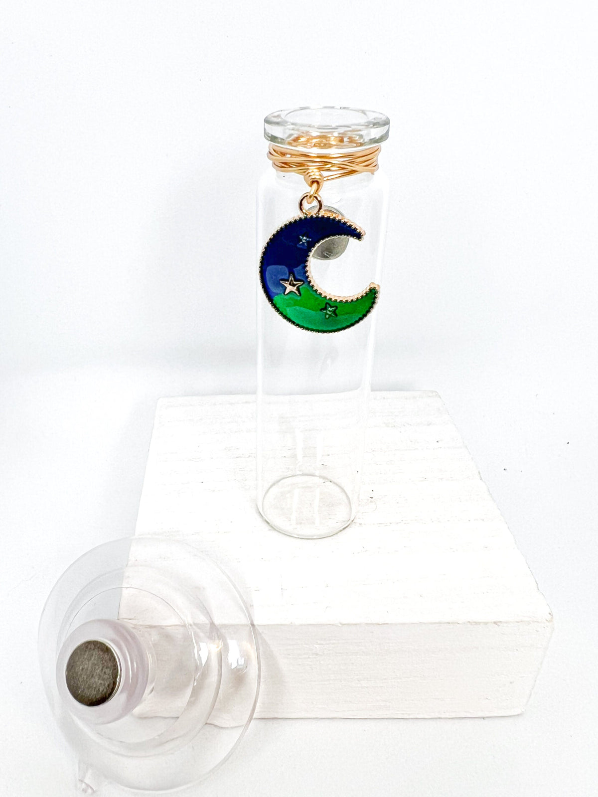 Magnetic Prop Station - Blue Moons