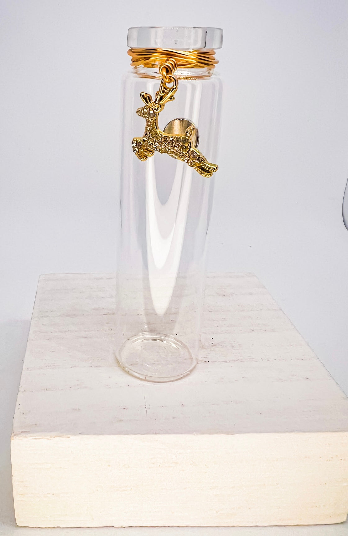 Magnetic Prop Station - Sparkly Deer