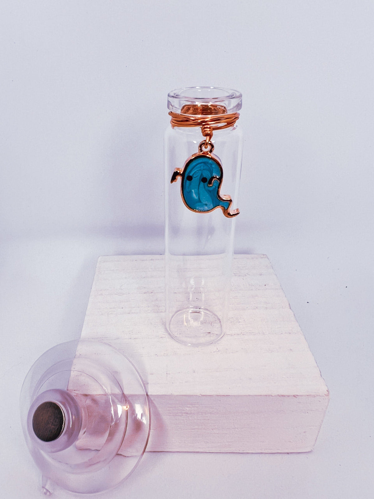 Magnetic Prop Station - Shimmery Ghosts