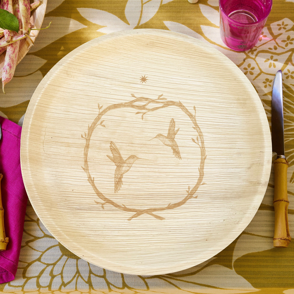 maaterra compostable palm leaf plate with Hummingbird Wreath design