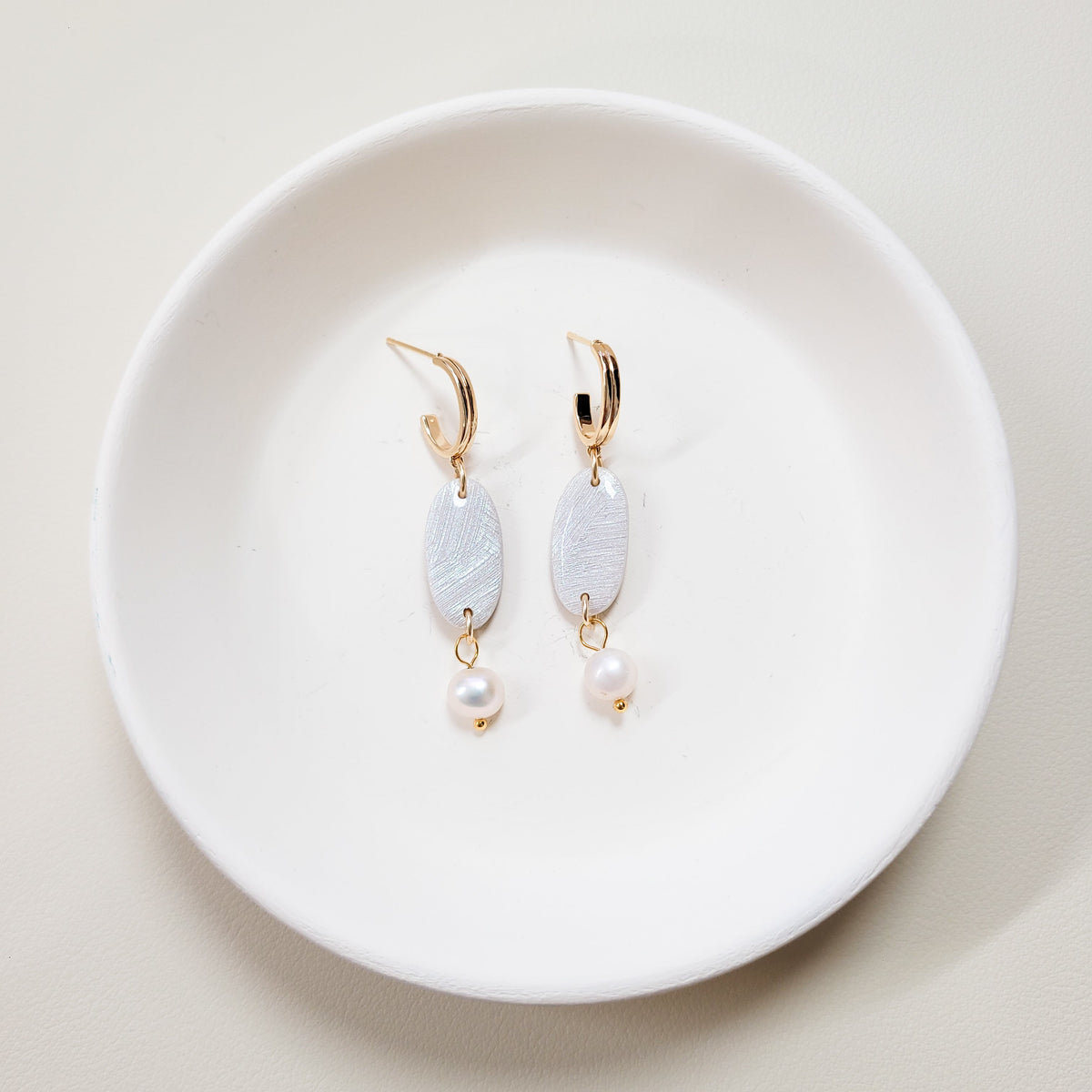 Textured Pearl Mini Oval