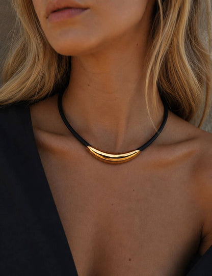 Dune Sculptural Cord Necklace — Gold