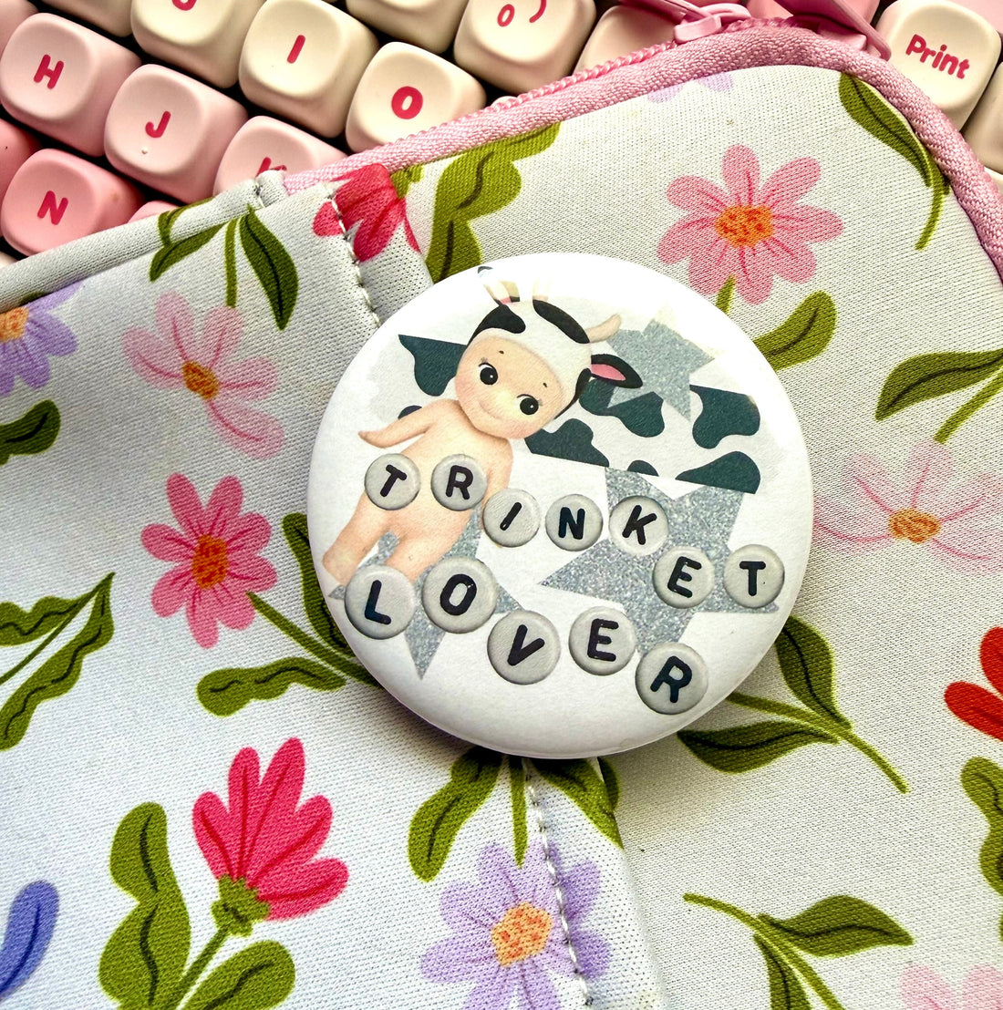 Angel Trinket Lover Pin Button