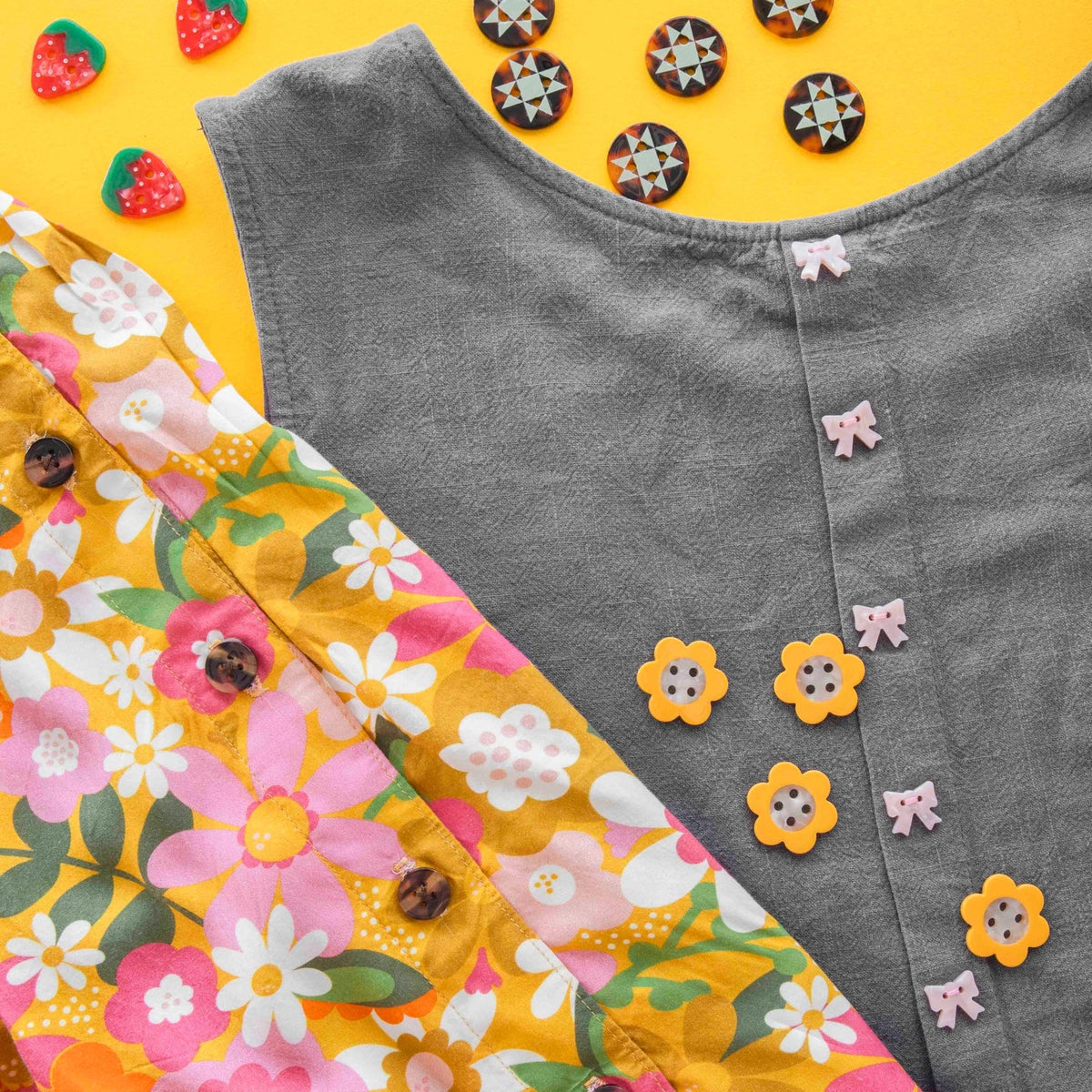 Yellow Daisy Large 1" Buttons