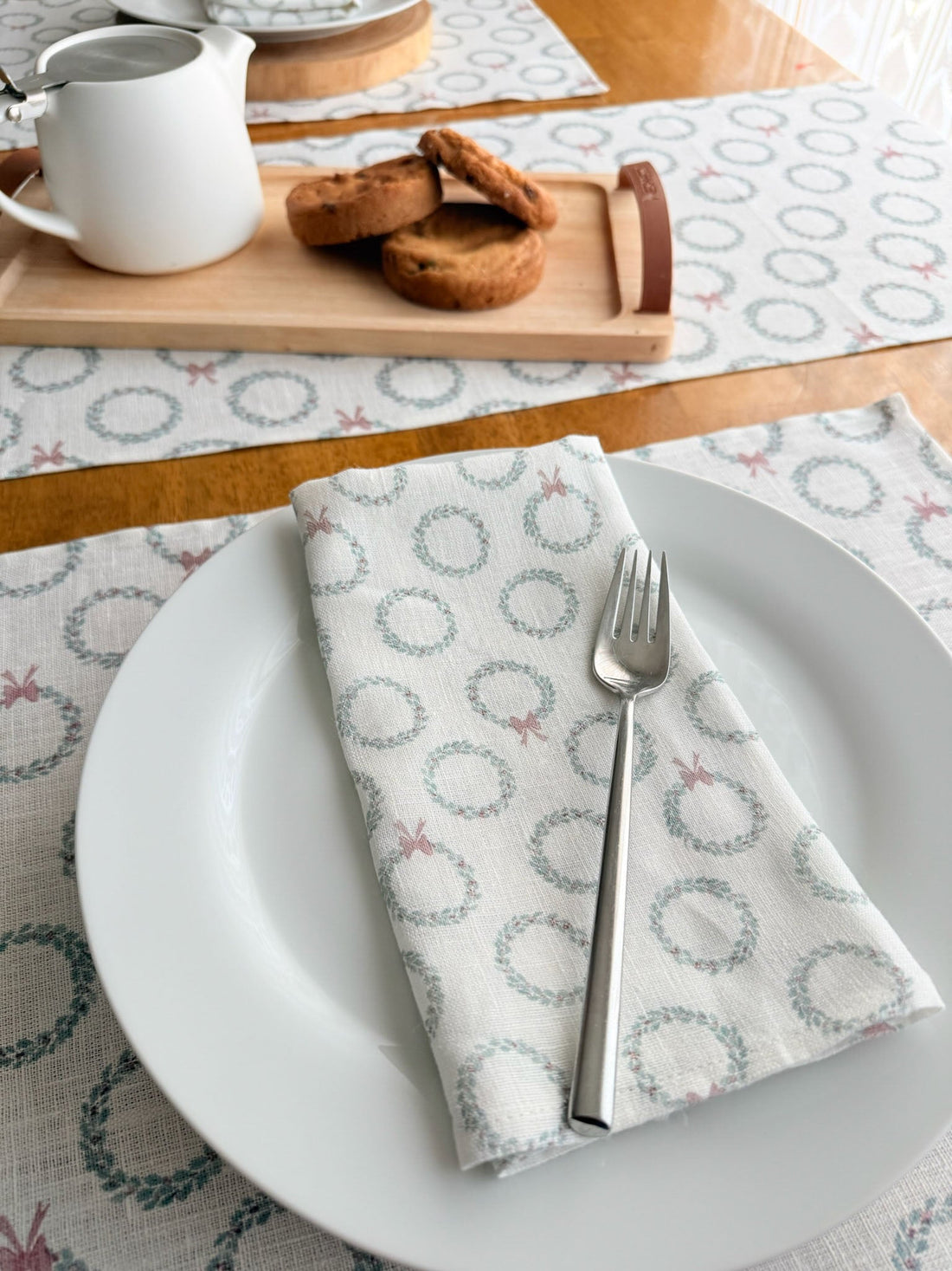holiday wreath linen dinner napkins