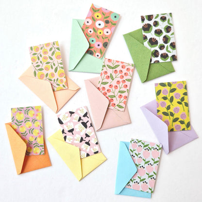 MICRO NOTES - 8 TINY NOTECARDS + 8 COORDINATING, NON-SEALING, TINY ENVELOPES