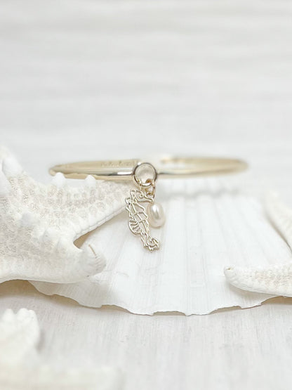 mattapoisett seahorse bangle gold
