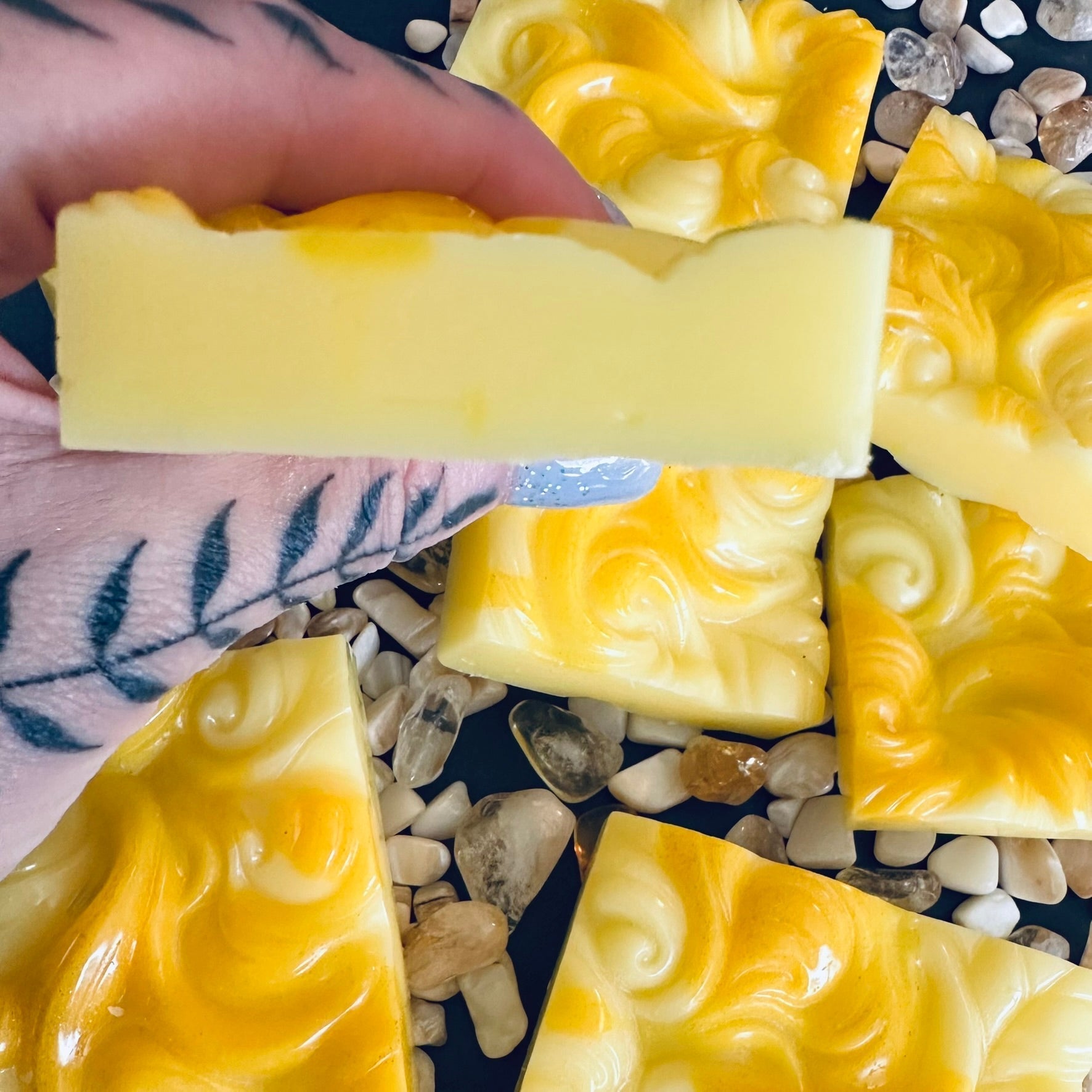 peace-and-love-wax-melt-slab-buttercream-spun-sugar-apple-the-kine-collective