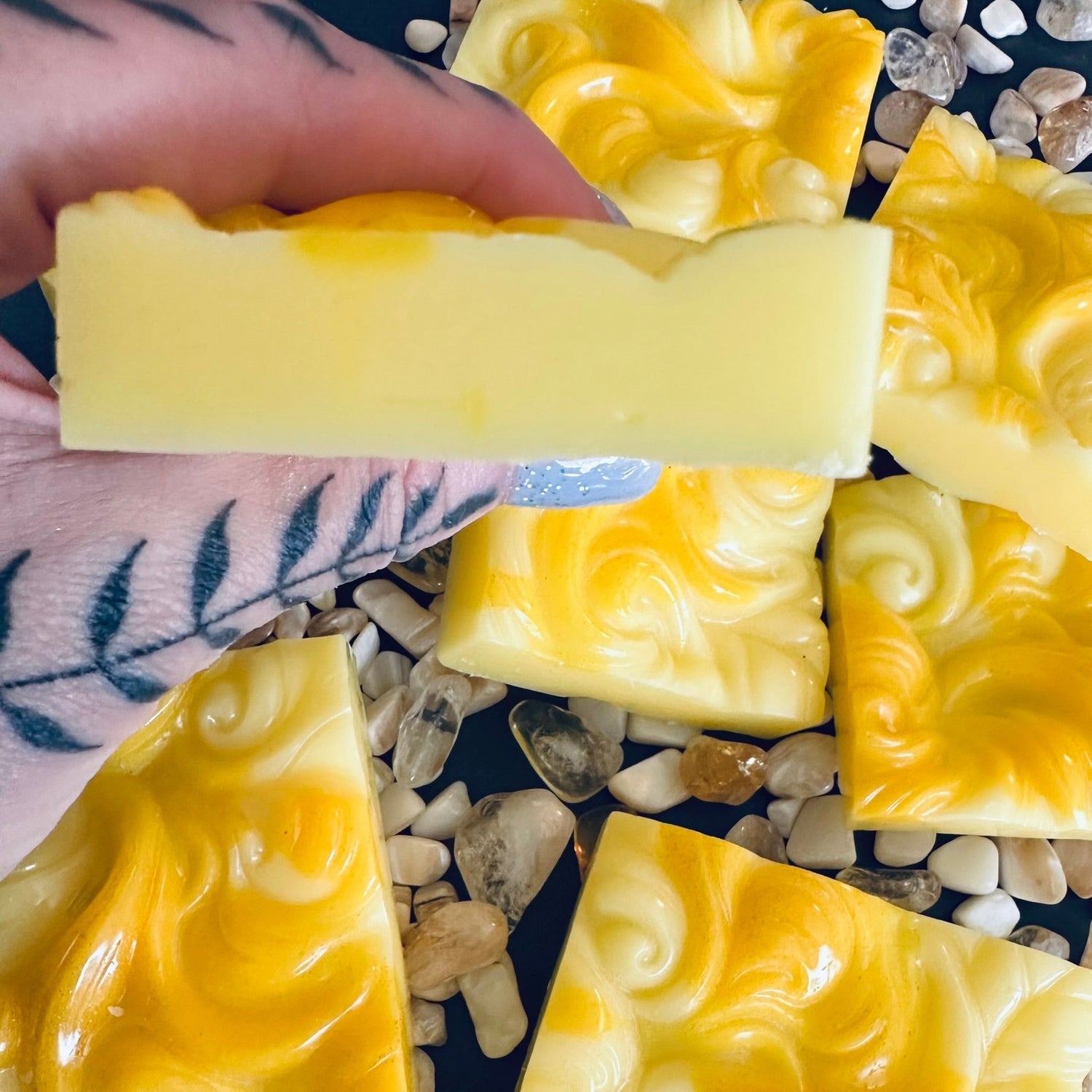 peace-and-love-wax-melt-slab-buttercream-spun-sugar-apple-the-kine-collective