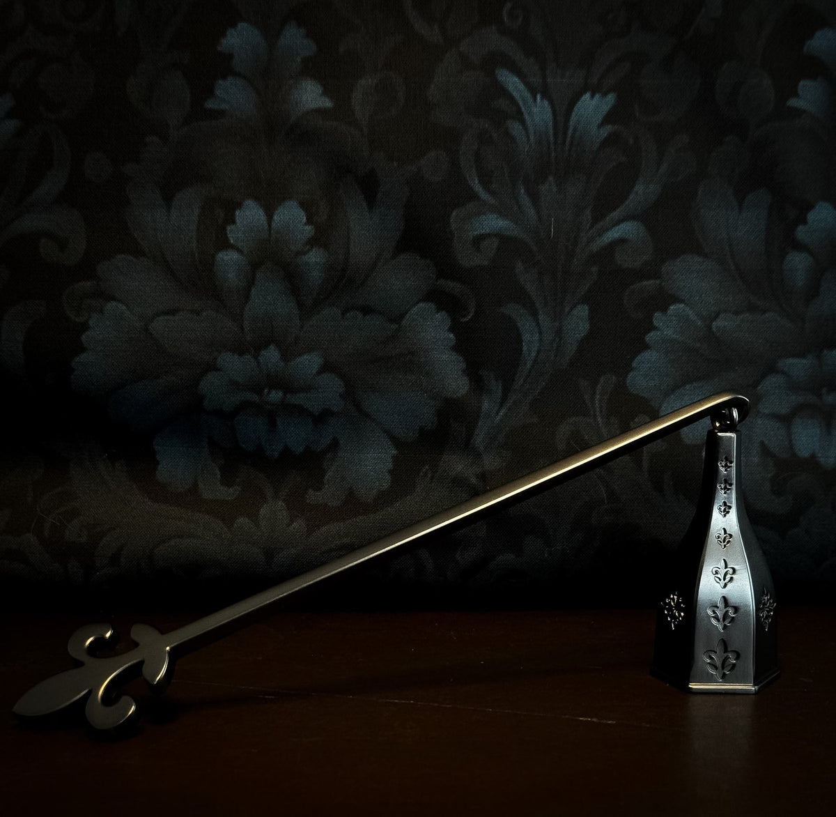 Fleur Noire – Gothic Candle Snuffer