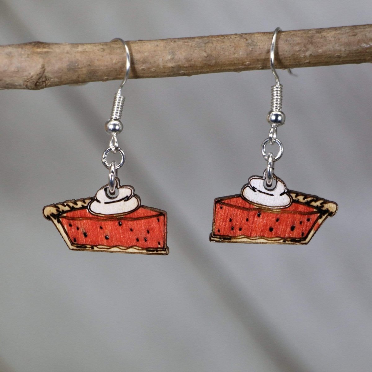 Hand-painted wooden pumpkin pie dangle earrings with classic Thanksgiving dessert design and hypoallergenic sterling silver hooks, lightweight fall statement jewelry earrings for holiday gatherings and cozy autumn style