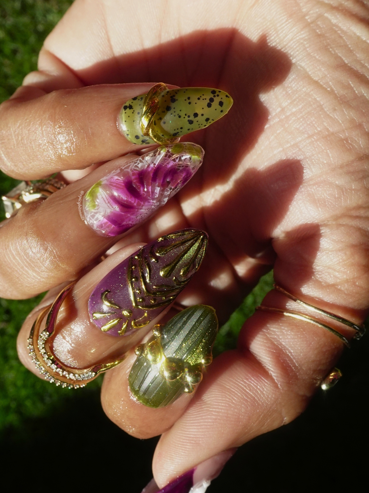 Venus Envy – Plum and Olive Green Cat-Eye and Chrome Botanical Press-on Nails