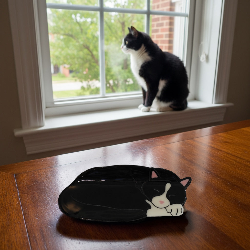 Tuxedo Cat Hair Claw