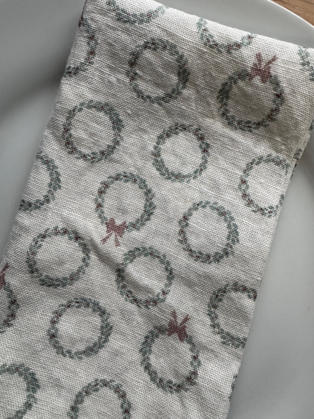 holiday wreath linen napkins