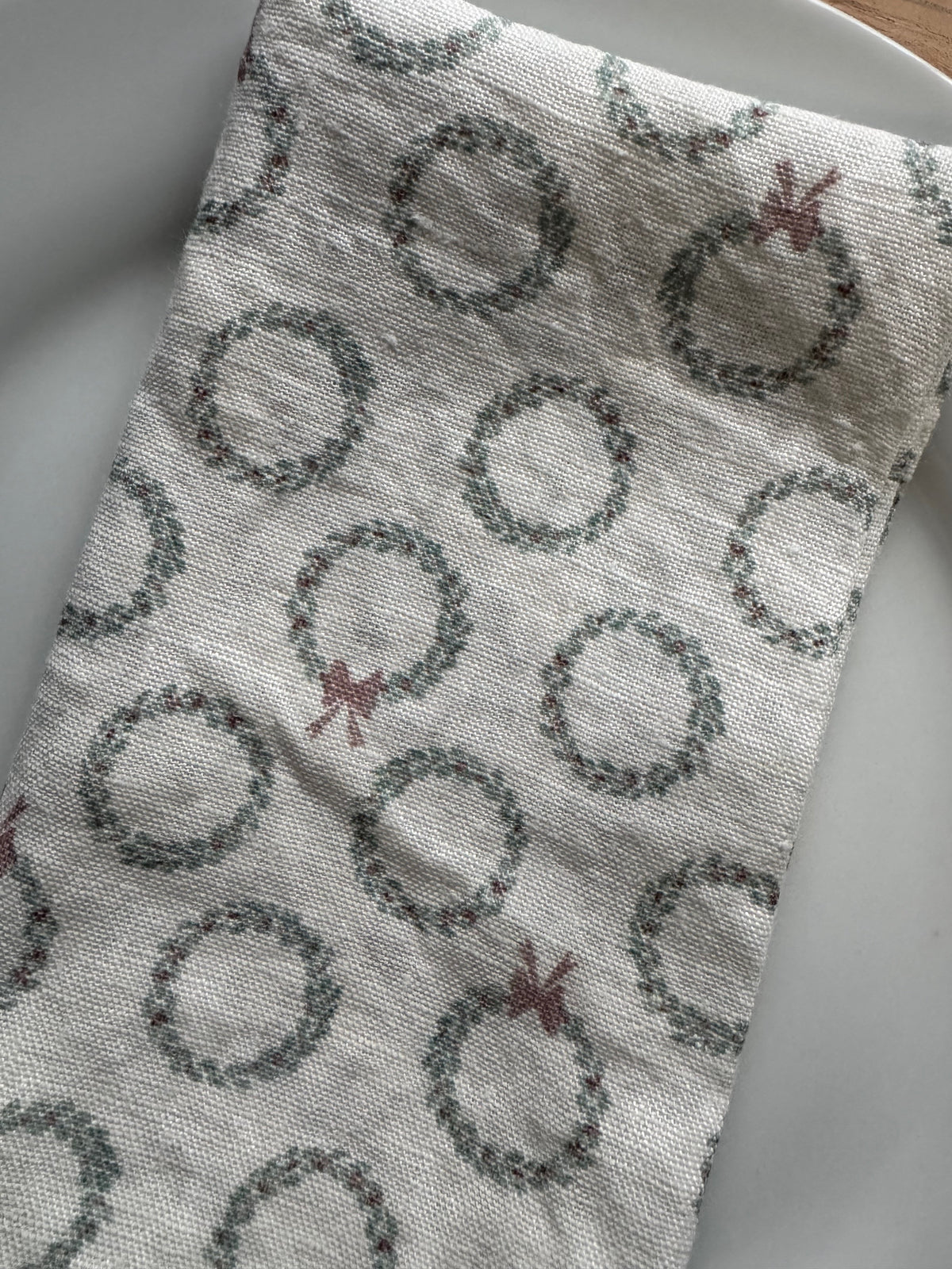 holiday wreath linen napkins