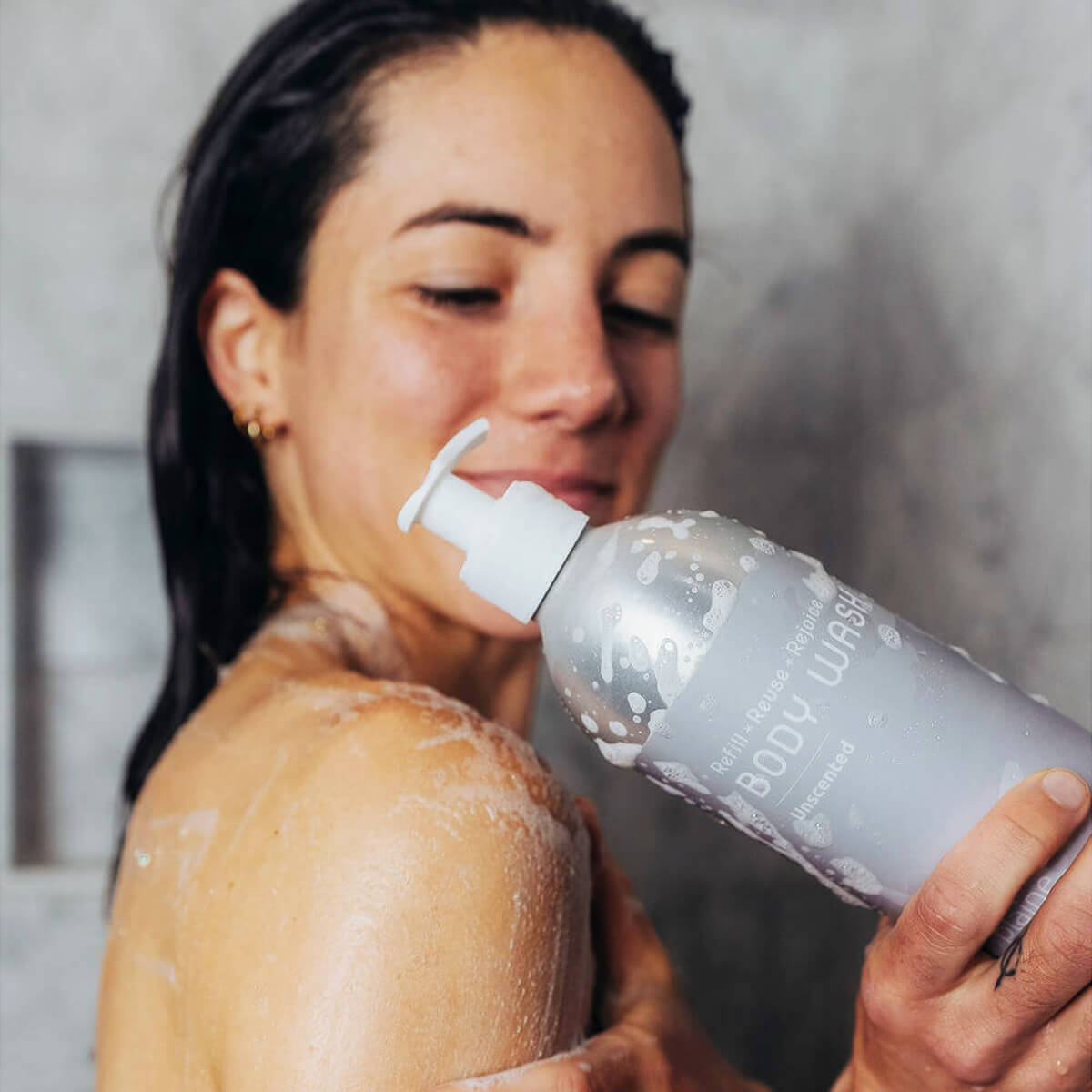 Nourishing Body Wash with Aloe Vera and Vitamin E for Skin Hydration
