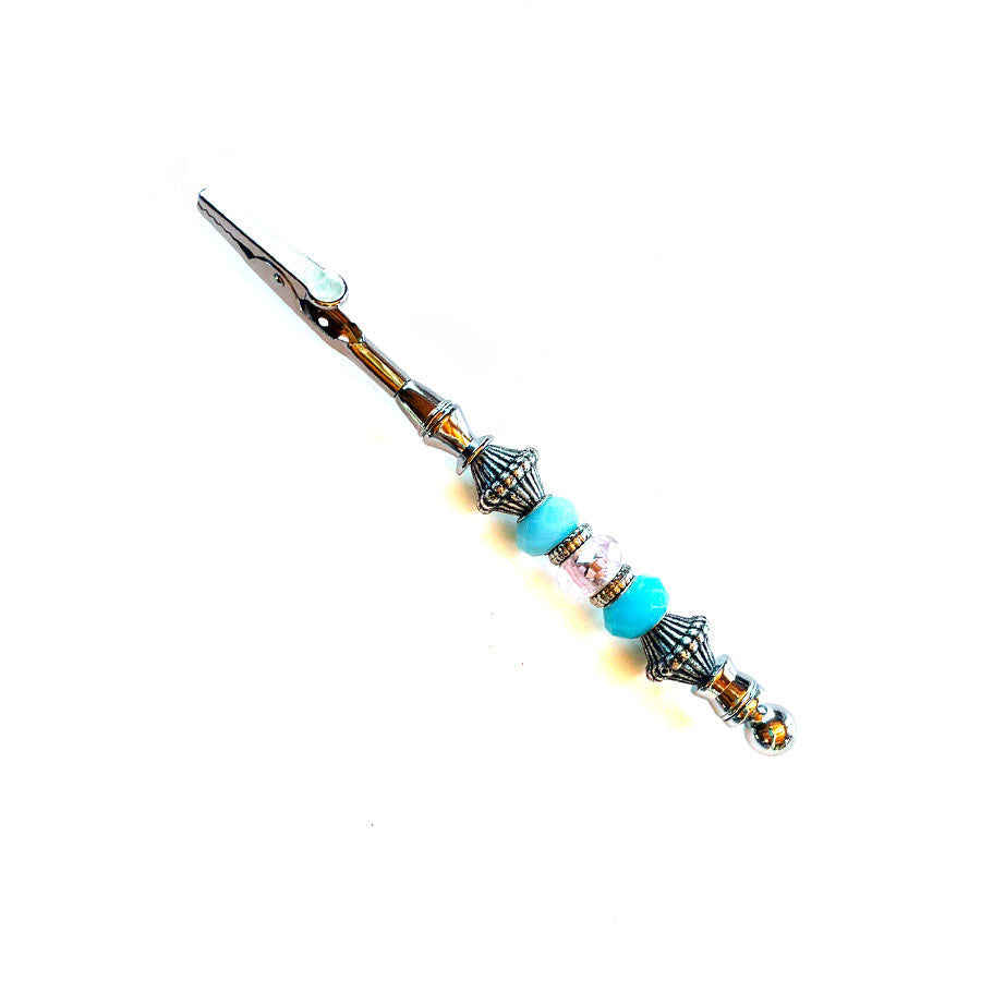 Beaded Bracelet Clasp Helper Closing Tool demonstration showing how to secure a bracelet effortlessly with one hand.