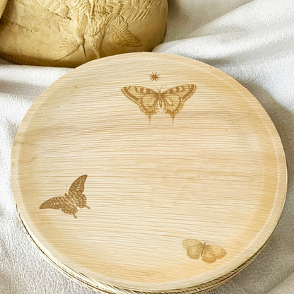 maaterra compostable palm leaf plate with Butterfly Wreath design