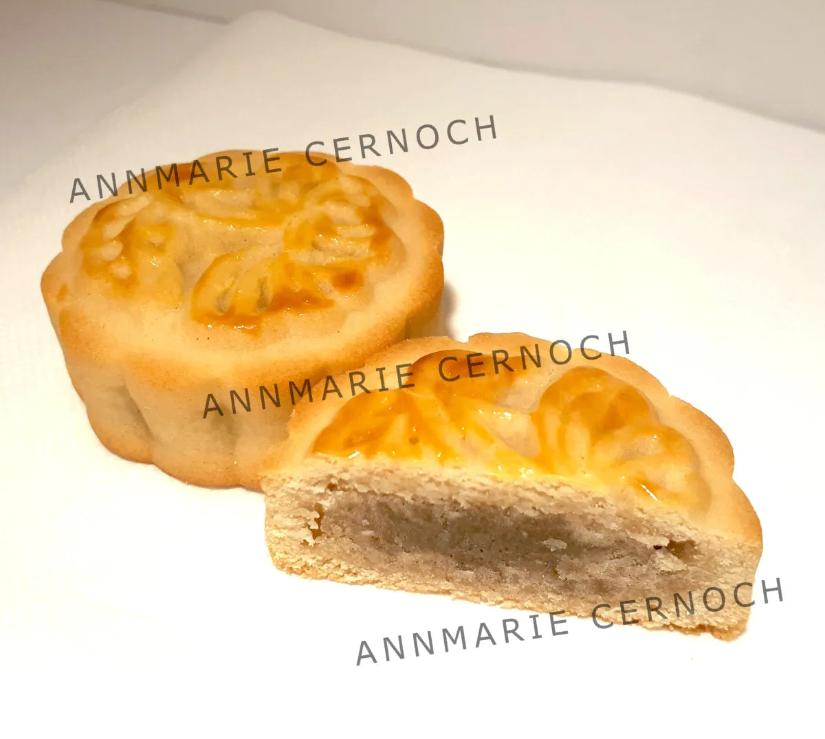 Mooncakes 2pk (Red Bean, Cinn/Vani, Choco, Coconut)