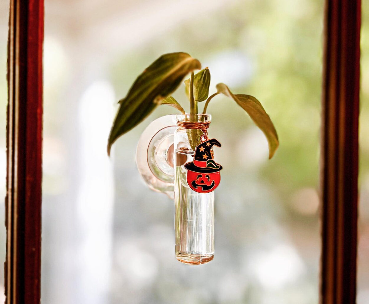 Magnetic Prop Station - Witchy Pumpkin