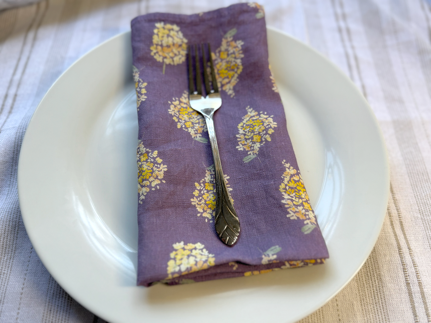 golden hydrangea clusters linen napkins