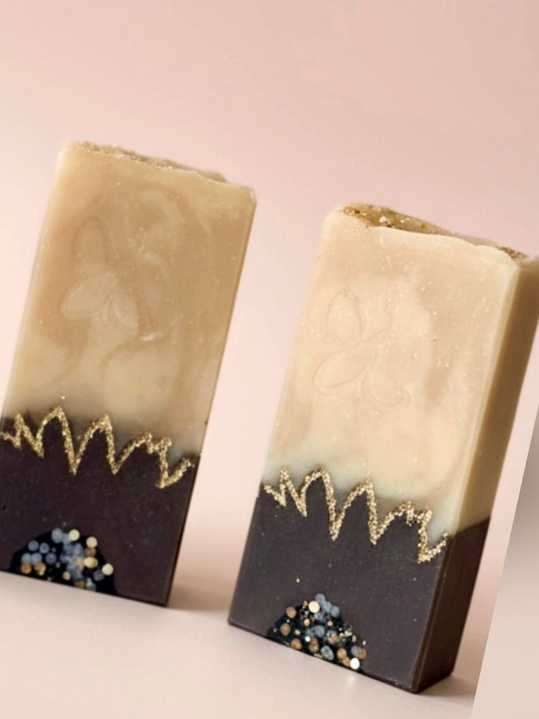 Vanilla Clove Flower and Gold Detail Designer Soap - The Beekeeper&
