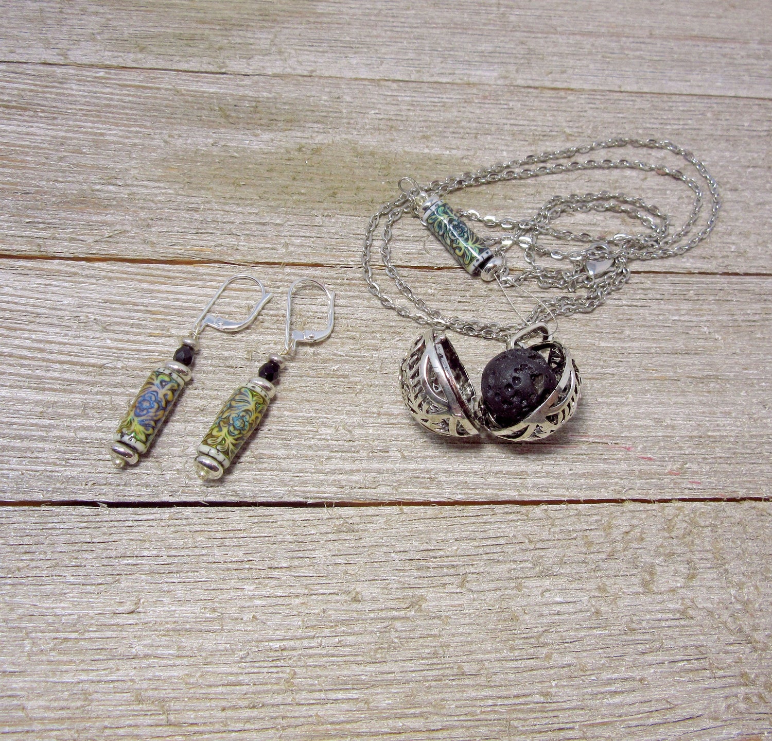 Diffuser Necklace featuring a floral pendant and lava bead for essential oil jewelry, designed for aromatherapy and as a thoughtful gift for her.