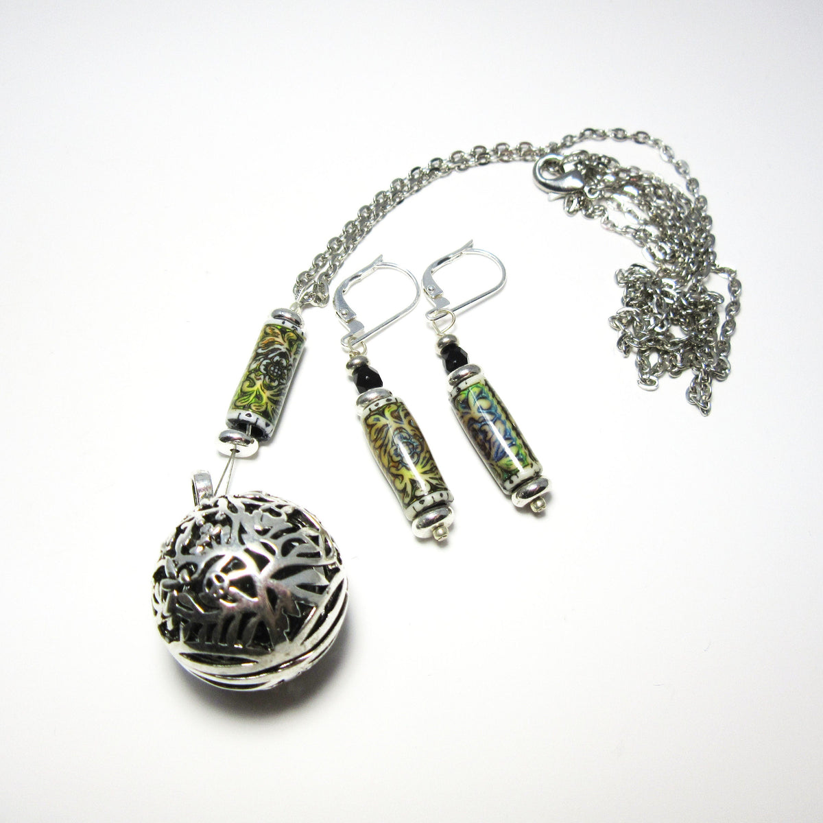 Diffuser Necklace featuring a floral pendant, handcrafted essential oil jewelry, aromatherapy locket adorned with lava beads, perfect gift for her.