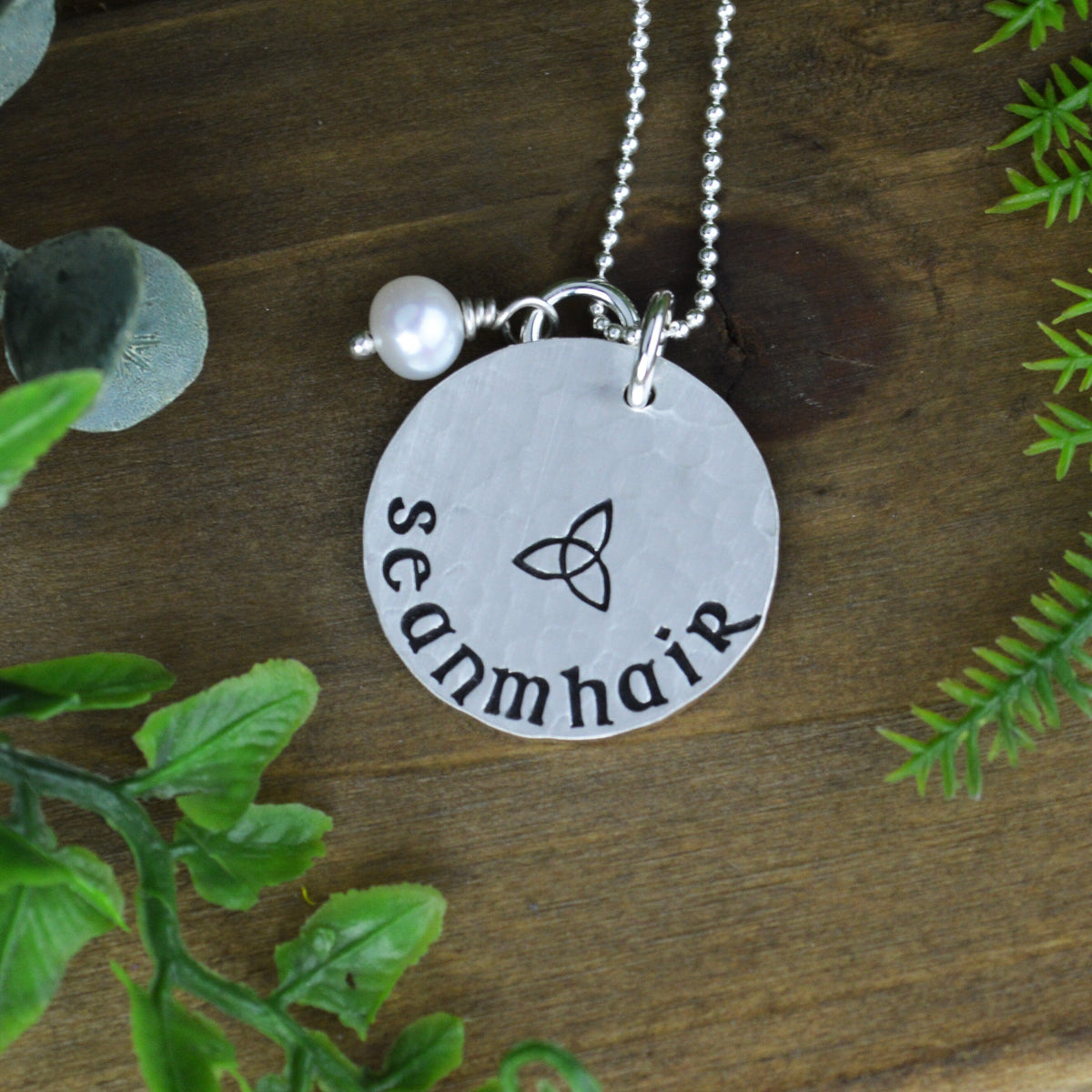 Seanmhair Necklace with Freshwater Pearl 