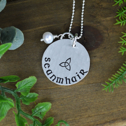 Seanmhair Necklace with Freshwater Pearl 