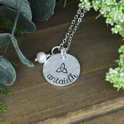 Antaidh (Aunt) Necklace with Freshwater Pearl 